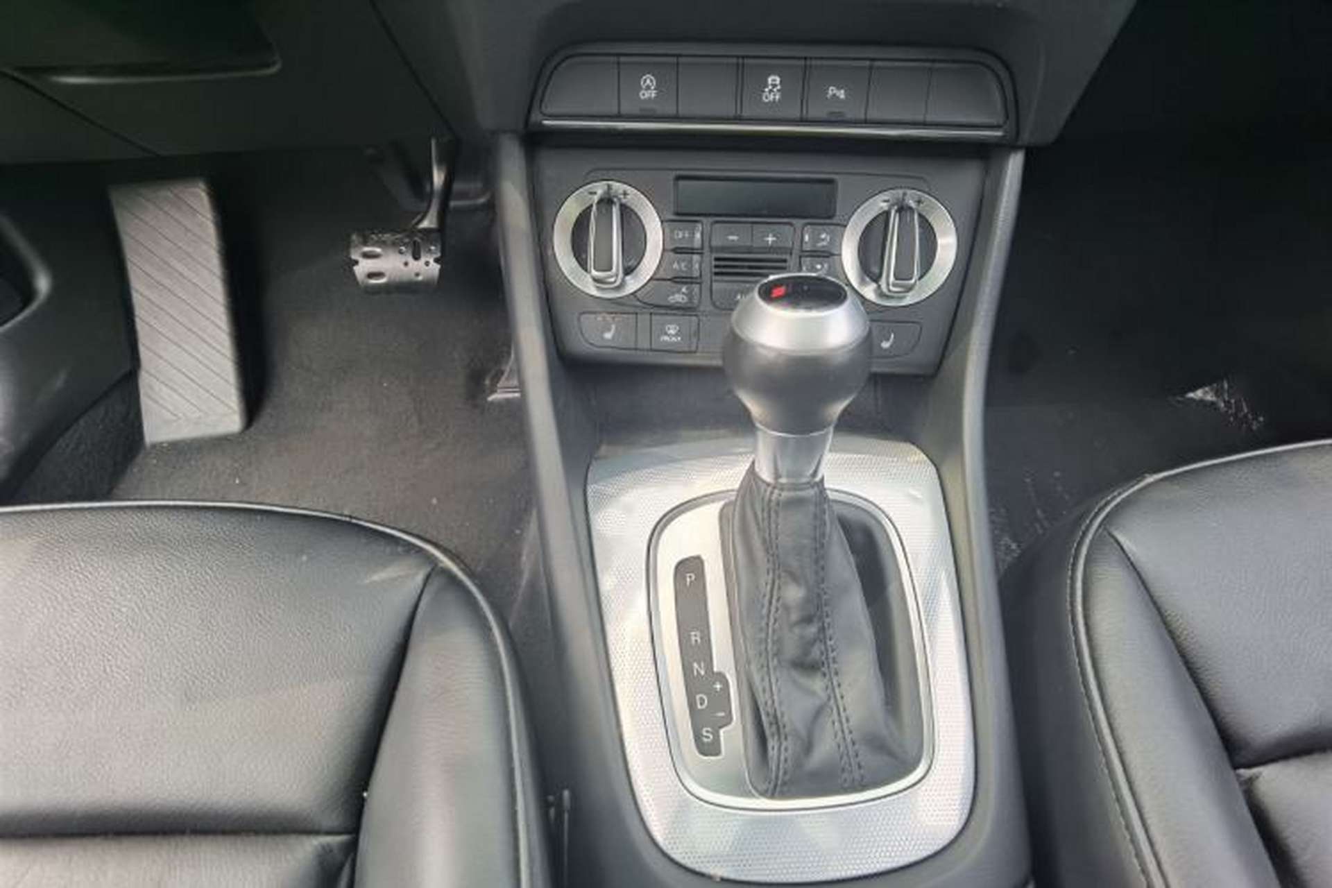 Used Audi Q3 2015 35 TFSI Comfort Model Gear Lever