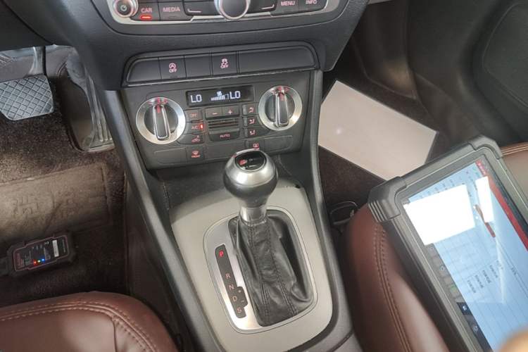 Used Audi Q3 2015 30 TFSI Ambition Edition Gear Lever