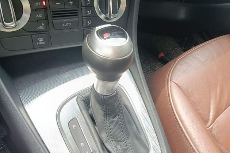 Used Audi Q3 2015 30 TFSI Comfort Model Gear Lever