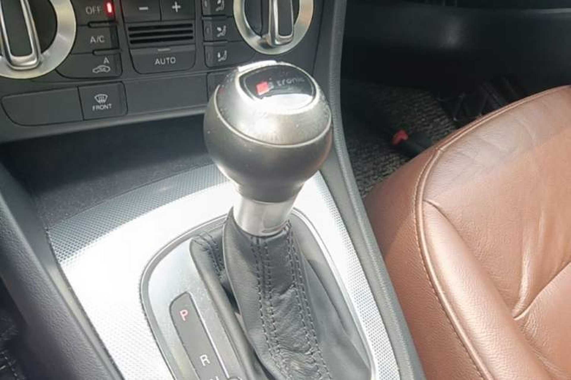 Used Audi Q3 2015 30 TFSI Comfort Model Gear Lever