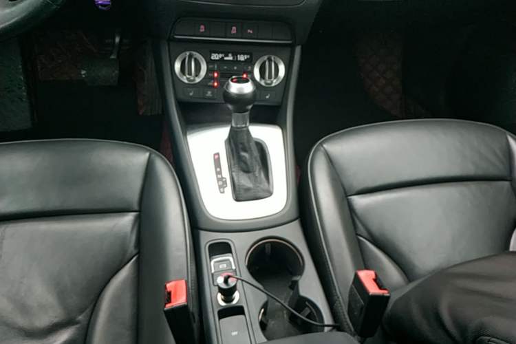 Used Audi Q3 2015 35 TFSI Millionth Anniversary Comfort Model Gear Lever