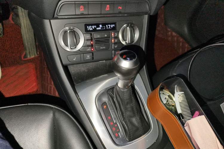 Used Audi Q3 2015 35 TFSI Ambition Edition Gear Lever