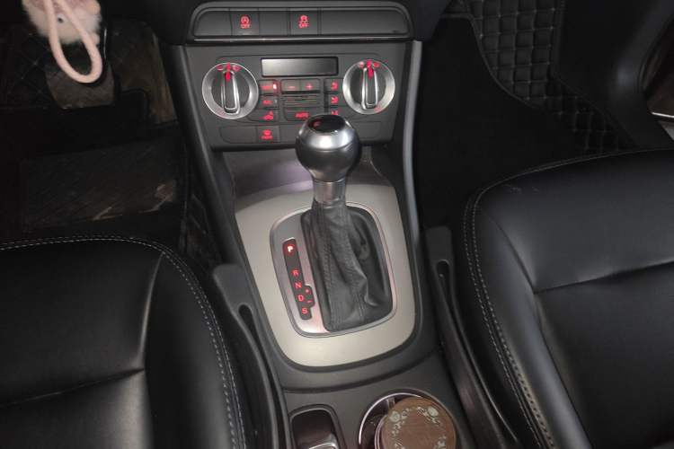 Used Audi Q3 2015 35 TFSI Ambition Edition Gear Lever