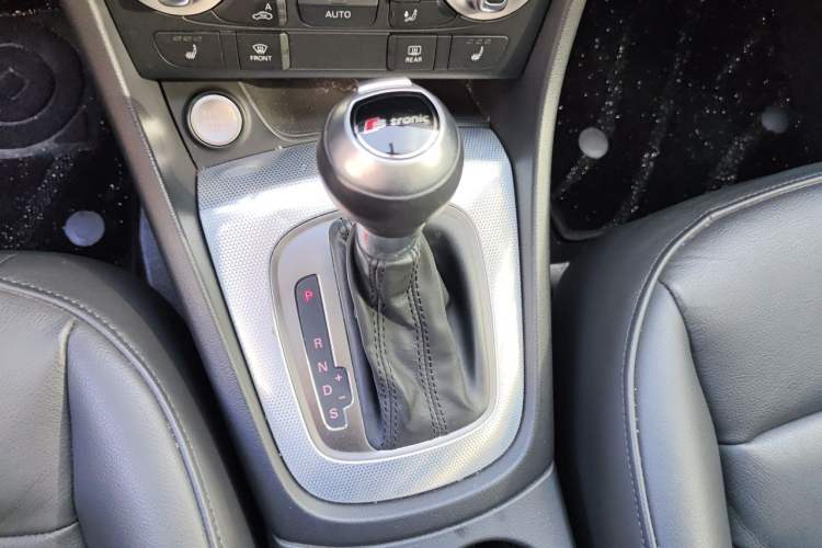 Used Audi Q3 2015 35 TFSI Comfort Model Gear Lever