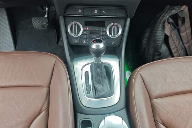 Used Audi Q3 2015 35 TFSI Comfort Model Gear Lever
