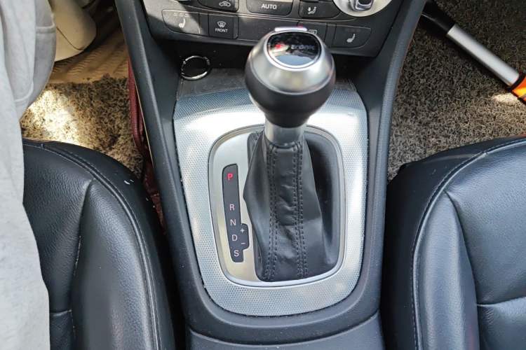 Used Audi Q3 2015 35 TFSI quattro Comfort model Gear Lever