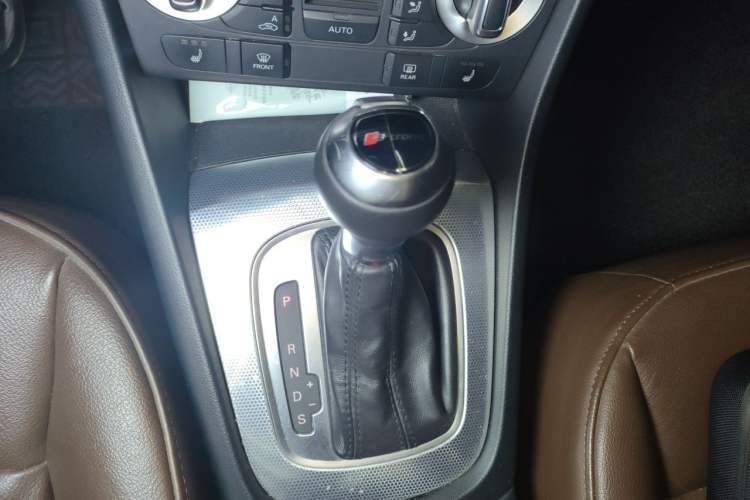Used Audi Q3 2015 35 TFSI Comfort Model Gear Lever