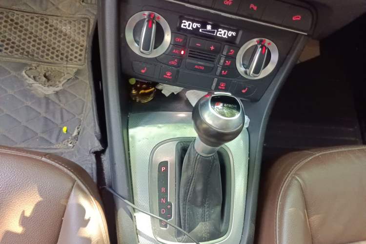 Used Audi Q3 2015 35 TFSI quattro Technology Edition Gear Lever