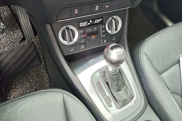Used Audi Q3 2015 35 TFSI Comfort Model Gear Lever
