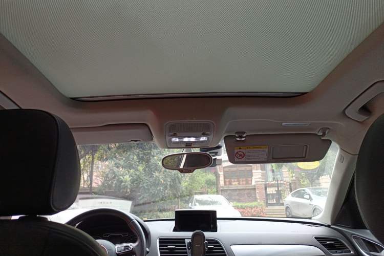 Used Audi Q3 2015 35 TFSI Comfort Model Headliner