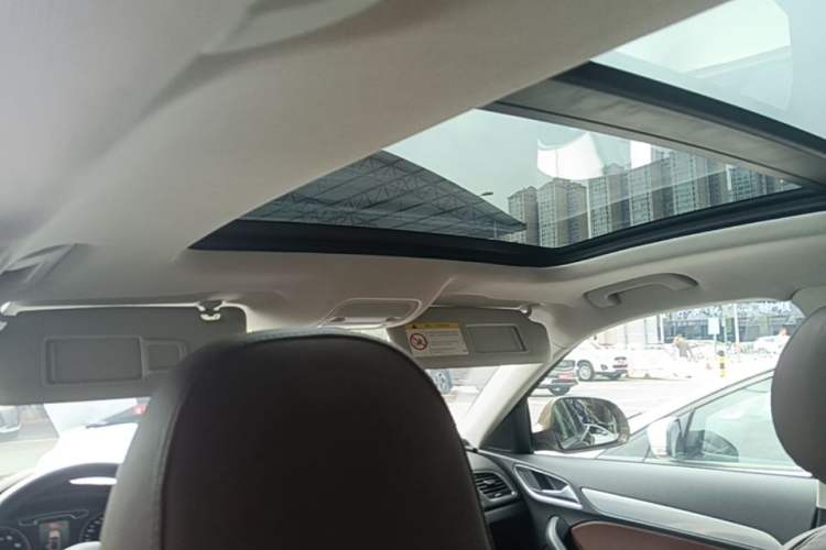 Used Audi Q3 2015 30 TFSI Comfort Model Headliner