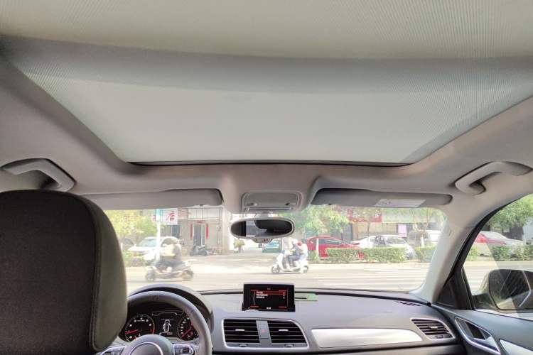Used Audi Q3 2015 35 TFSI Comfort Model Headliner