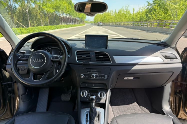 Used Audi Q3 2015 30 TFSI Comfort Model Interior 1