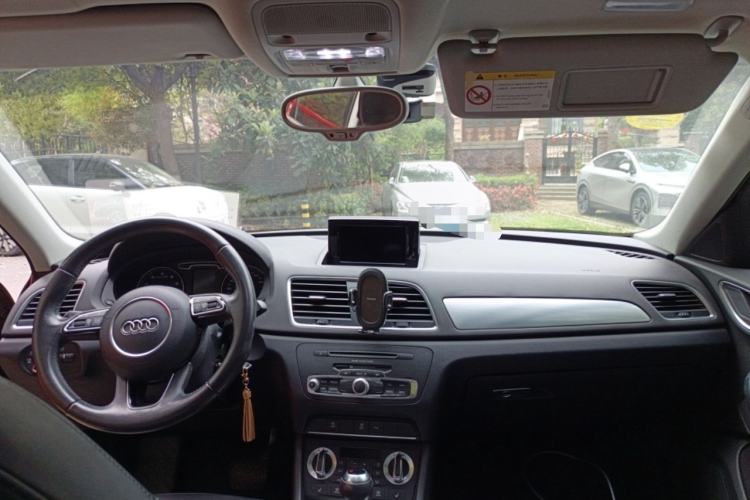 Used Audi Q3 2015 35 TFSI Comfort Model Interior 2
