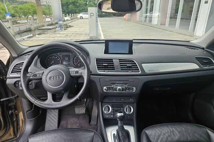 Used Audi Q3 2015 35 TFSI quattro Millionth Anniversary Edition Interior 2