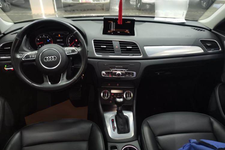 Used Audi Q3 2015 30 TFSI Comfort Model Interior 2