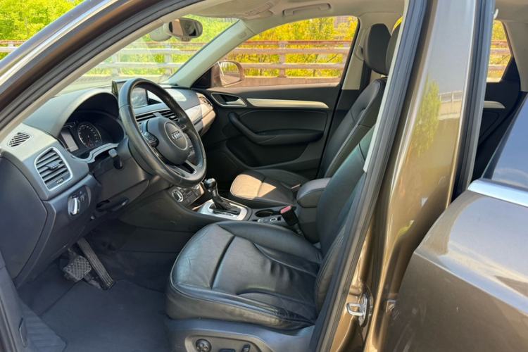 Used Audi Q3 2015 30 TFSI Comfort Model Interior 2