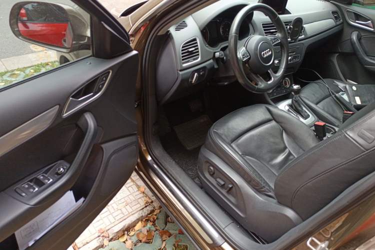 Used Audi Q3 2015 35 TFSI Comfort Model Interior 3