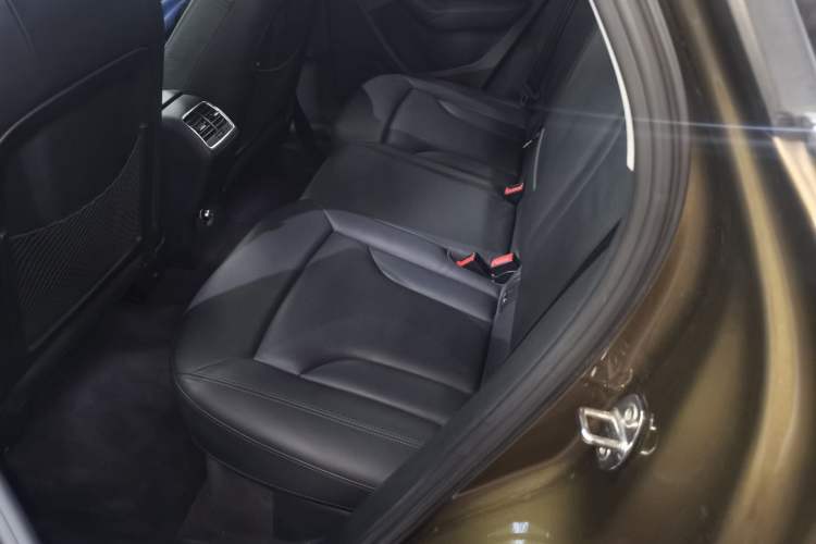Used Audi Q3 2015 30 TFSI Comfort Model Interior 4