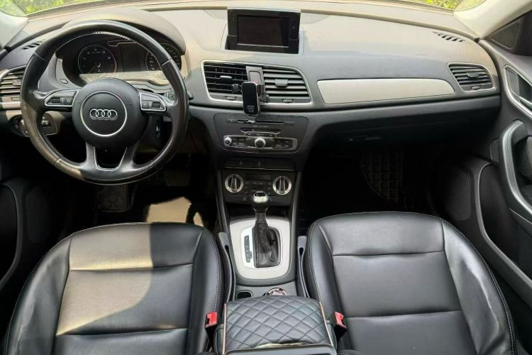 Used Audi Q3 2015 35 TFSI Ambition Edition Interior 4