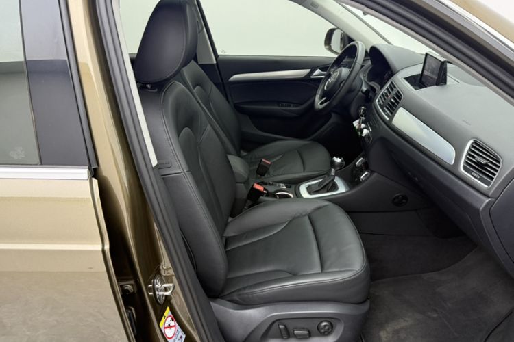 Used Audi Q3 2015 30 TFSI Comfort Model Interior 5