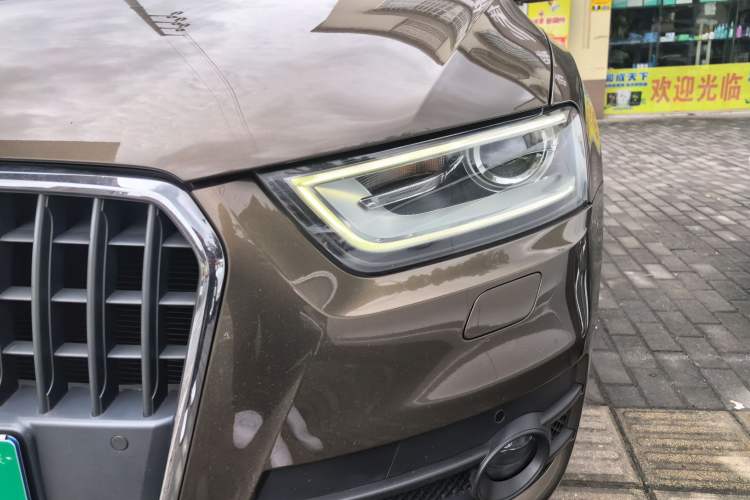 Used Audi Q3 2015 35 TFSI Comfort Model Left Front Headlight