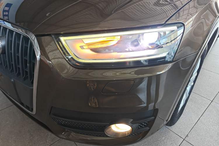 Used Audi Q3 2015 35 TFSI Comfort Model Left Front Headlight