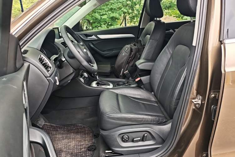 Used Audi Q3 2015 35 TFSI quattro Technology Edition Left Front Seat