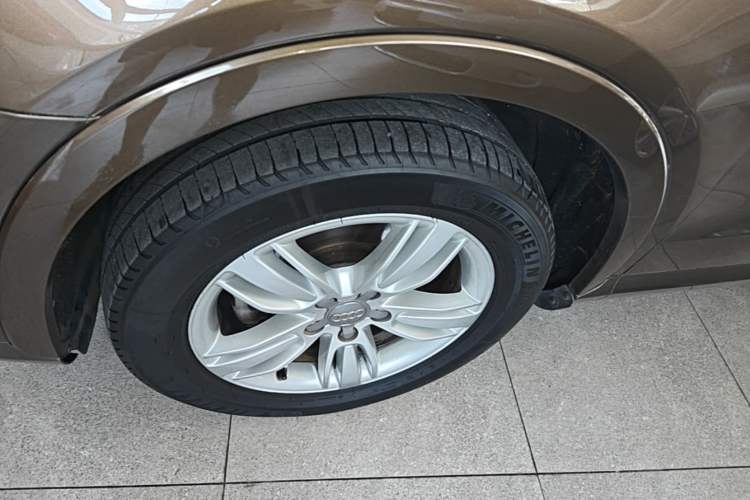 Used Audi Q3 2015 35 TFSI Comfort Model Left Front Wheel Hub
