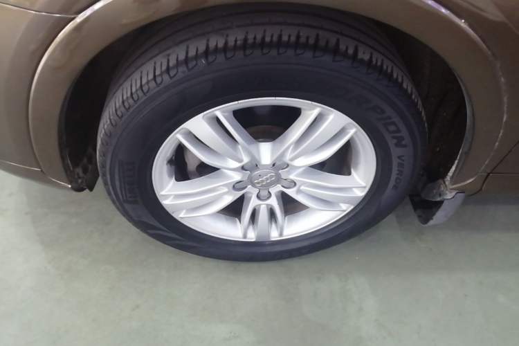 Used Audi Q3 2015 30 TFSI Comfort Model Left Front Wheel Hub