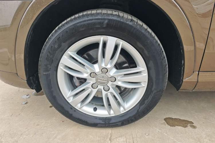 Used Audi Q3 2015 35 TFSI Comfort Model Left Front Wheel Hub