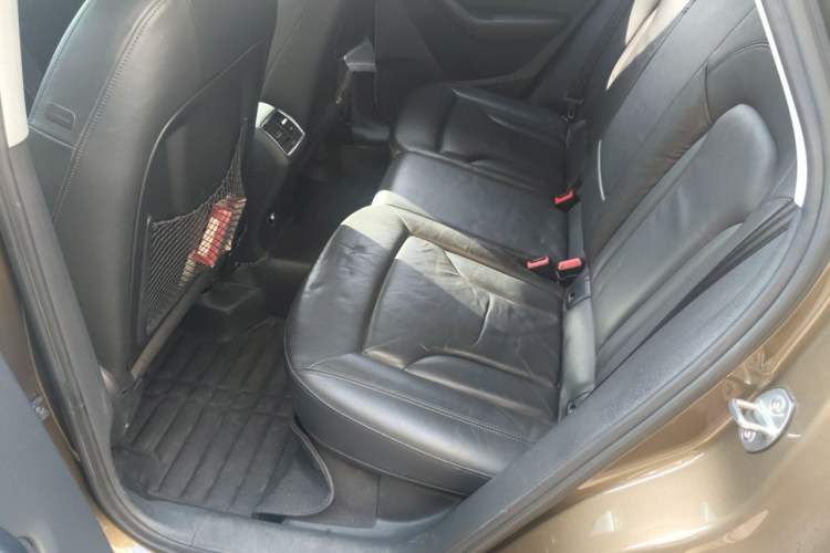 Used Audi Q3 2015 35 TFSI Comfort Model Left Rear Seat