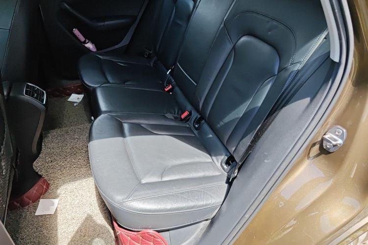 Used Audi Q3 2015 35 TFSI quattro Comfort model Left Rear Seat