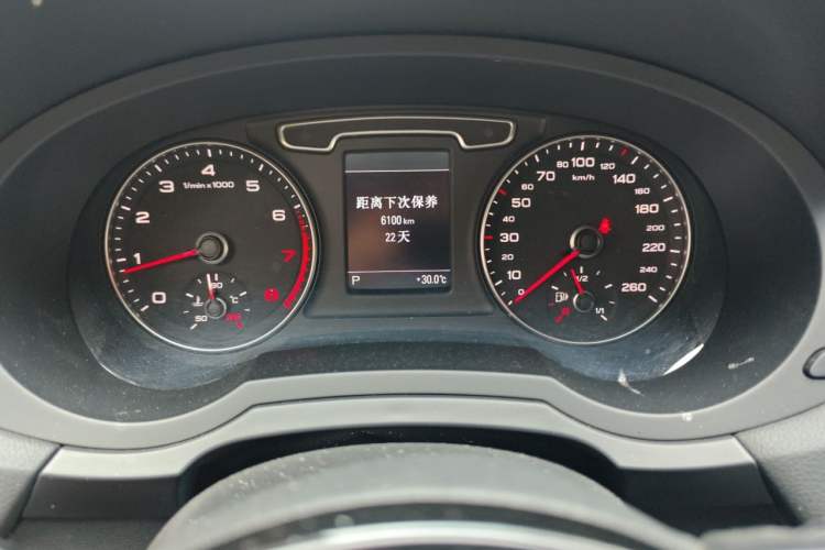 Used Audi Q3 2015 35 TFSI quattro Millionth Anniversary Edition Odometer Close Up