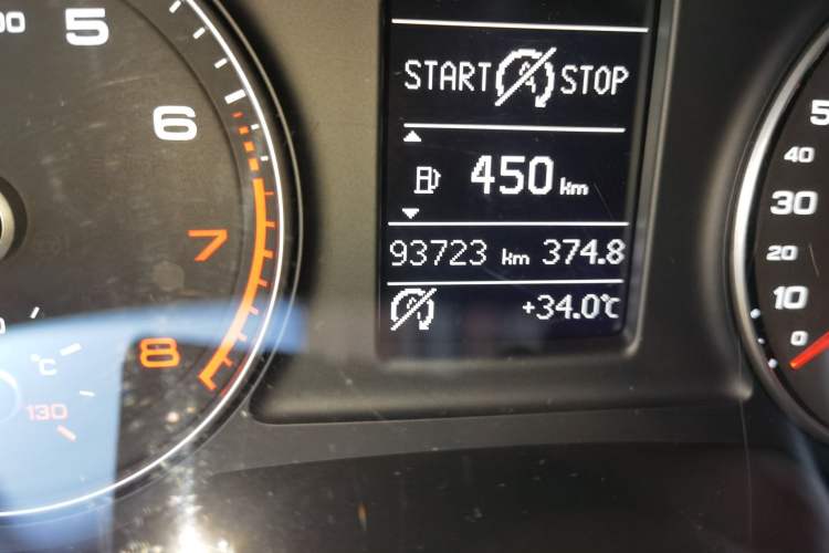Used Audi Q3 2015 35 TFSI Ambition Edition Odometer Close Up