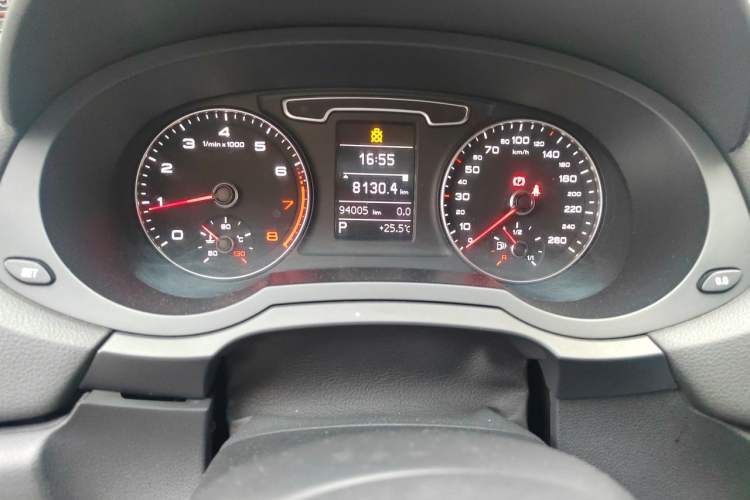 Used Audi Q3 2015 35 TFSI Comfort Model Odometer Close Up
