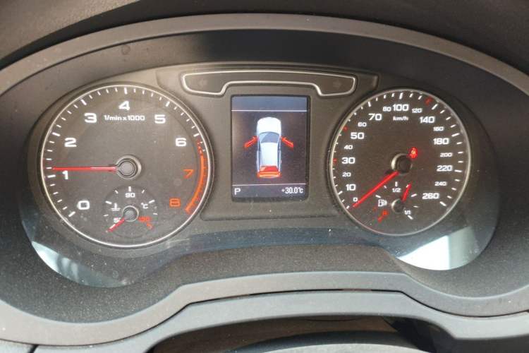 Used Audi Q3 2015 35 TFSI quattro Technology Edition Odometer Close Up