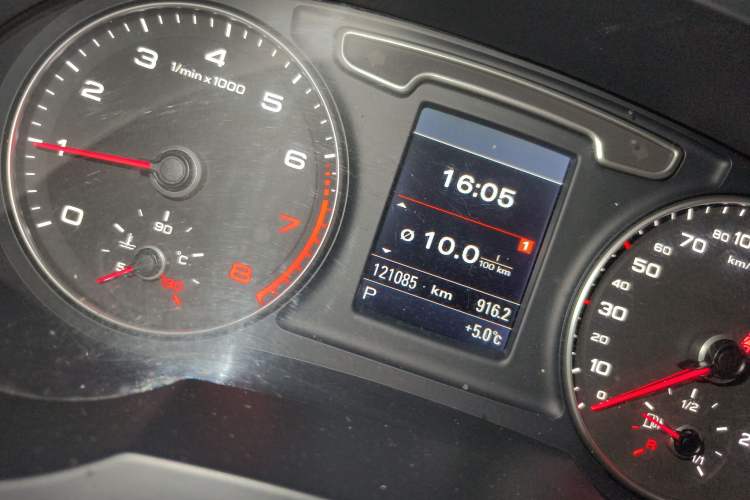 Used Audi Q3 2015 35 TFSI quattro Technology Edition Odometer Close Up