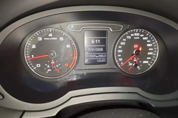 Used Audi Q3 2015 30 TFSI Ambition Edition Odometer Close Up