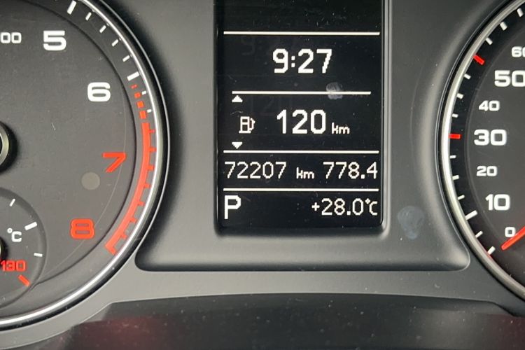 Used Audi Q3 2015 35 TFSI Ambition Edition Odometer Close Up