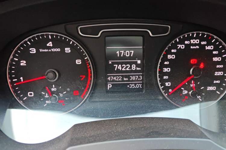 Used Audi Q3 2015 30 TFSI Comfort Model Odometer Close Up