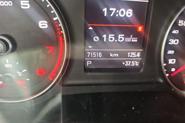 Used Audi Q3 2015 35 TFSI quattro Technology Edition Odometer Close Up