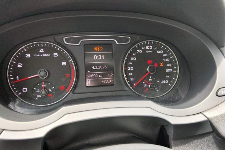 Used Audi Q3 2015 35 TFSI Comfort Model Odometer Close Up
