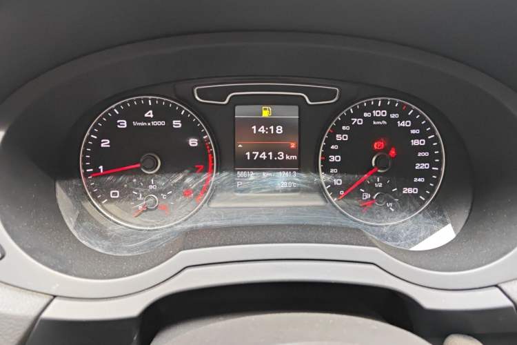 Used Audi Q3 2015 35 TFSI quattro Technology Edition Odometer Close Up