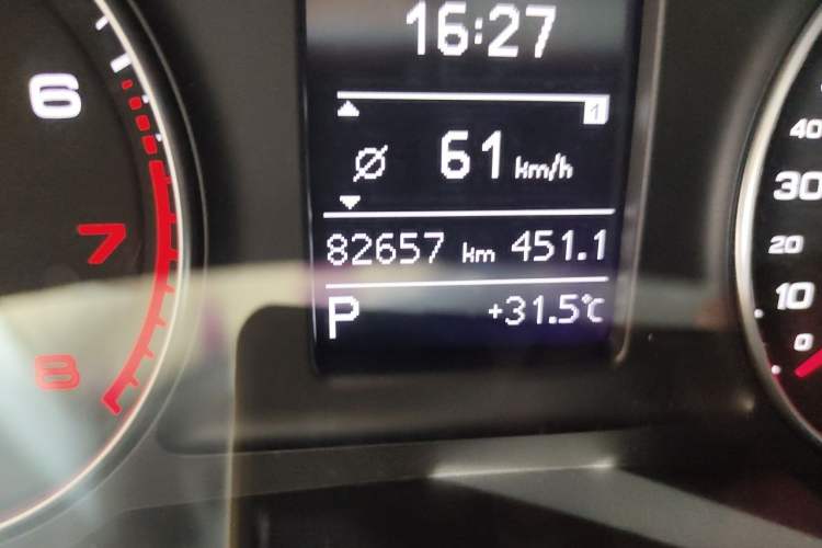 Used Audi Q3 2015 35 TFSI Comfort Model Odometer Close Up