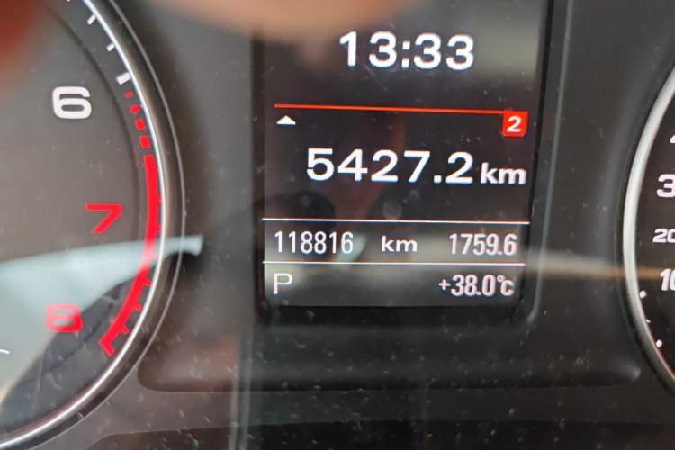 Used Audi Q3 2015 35 TFSI quattro Comfort model Odometer Close Up