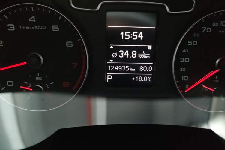 Used Audi Q3 2015 35 TFSI Comfort Model Odometer Close Up