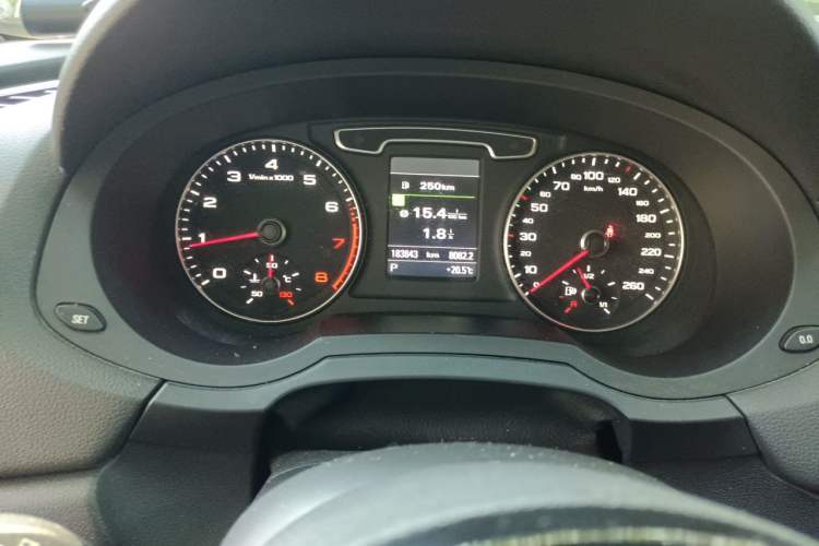 Used Audi Q3 2015 35 TFSI quattro Technology Edition Odometer Close Up