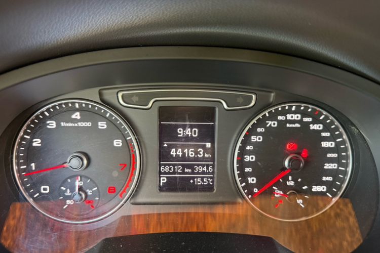 Used Audi Q3 2015 30 TFSI Comfort Model Odometer Close Up