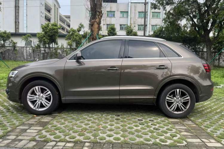 Used Audi Q3 2015 30 TFSI Comfort Model Rear Left 45 Deg